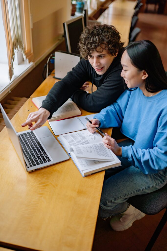 Etude Heureux Travail Etranger